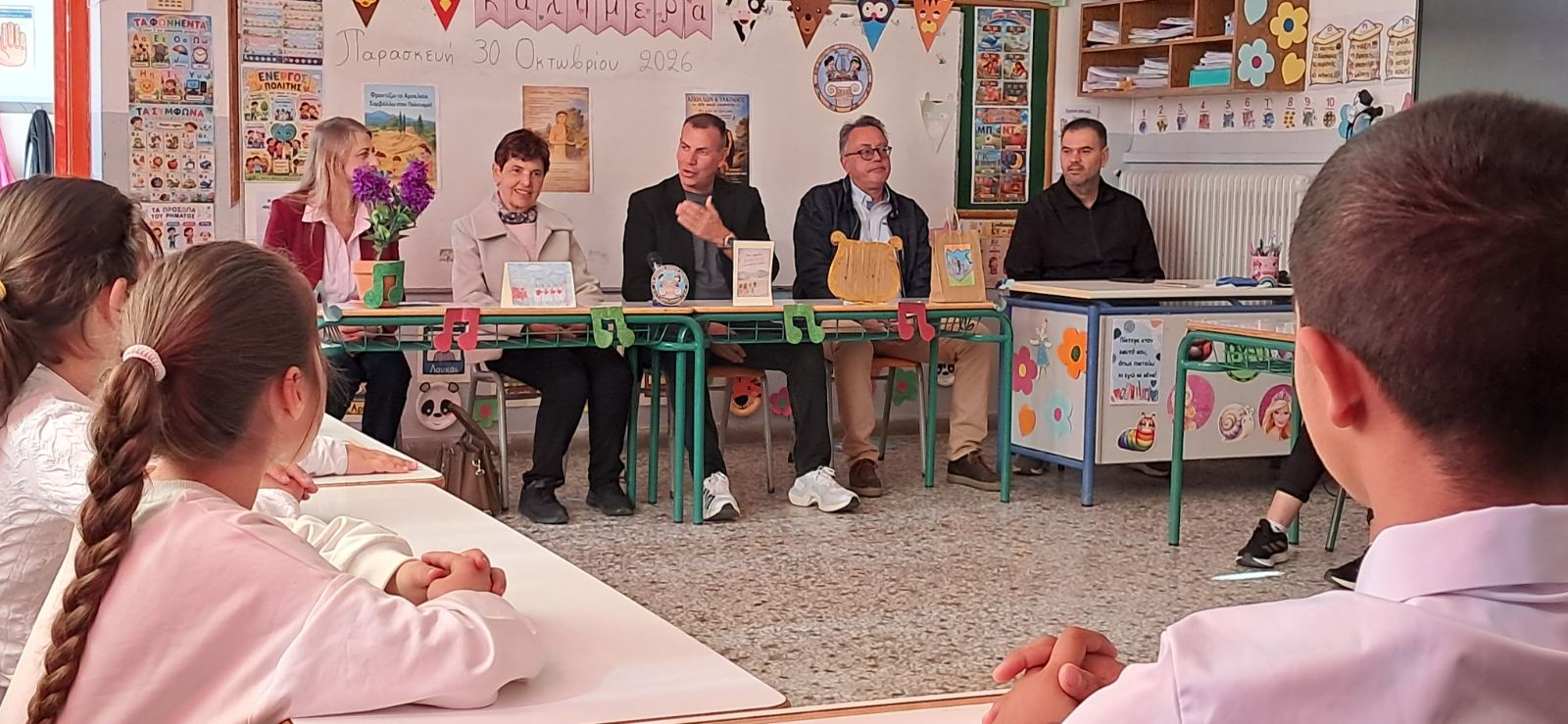 Μικροί δημοσιογράφοι εν δράσει – Συνέντευξη του Δημάρχου Σπάρτης, Μιχάλη Βακαλόπουλου, σε μαθητές του Δημοτικού Σχολείου Αμυκλών
