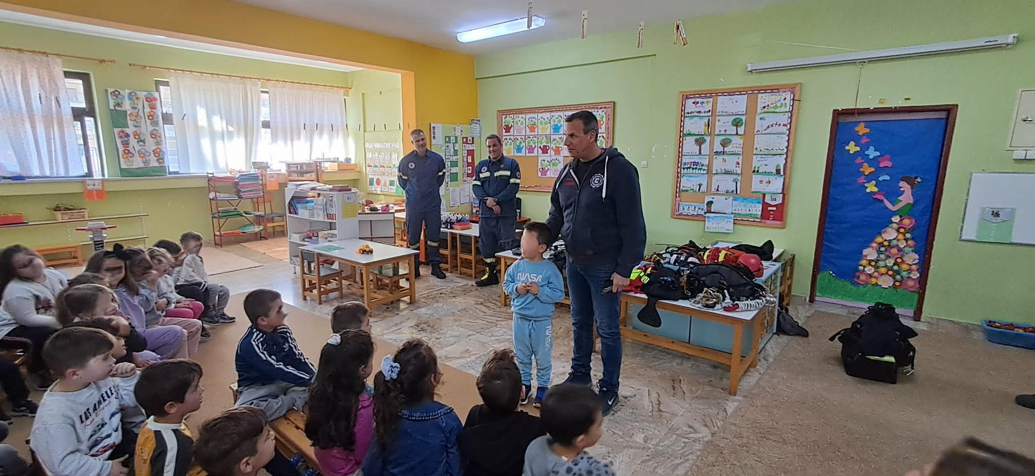 Μάθημα Πολιτικής Προστασίας στο 8ο Νηπιαγωγείο Σπάρτης – Μήνυμα ευαισθητοποίησης των μικρών μαθητών από τον Δήμαρχο Σπάρτης 