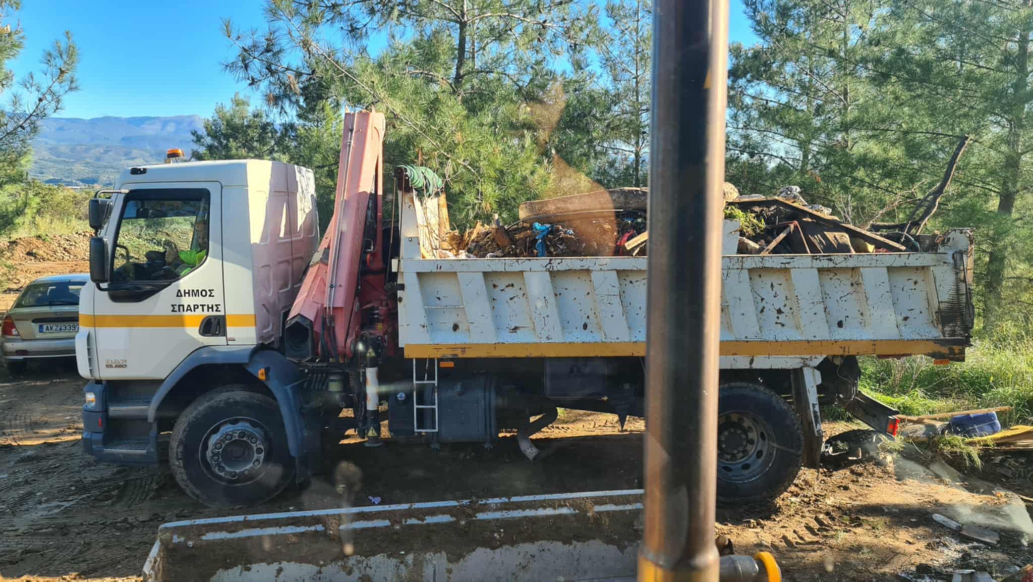 Παρέμβαση καθαριότητας στον Άγιο Ιωάννη – Τα συνεργεία του Δήμου καθαρίζουν χωματερές ετών στις Κοινότητες 