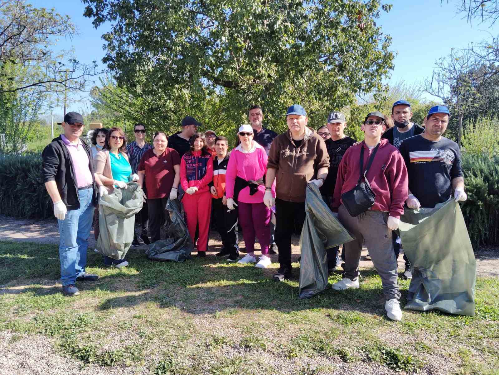 Δράση καθαριότητας στο Πάρκο Γουδέ από το ΚΔΑΠ Διάπλασις ΑμεΑ Σπάρτης 