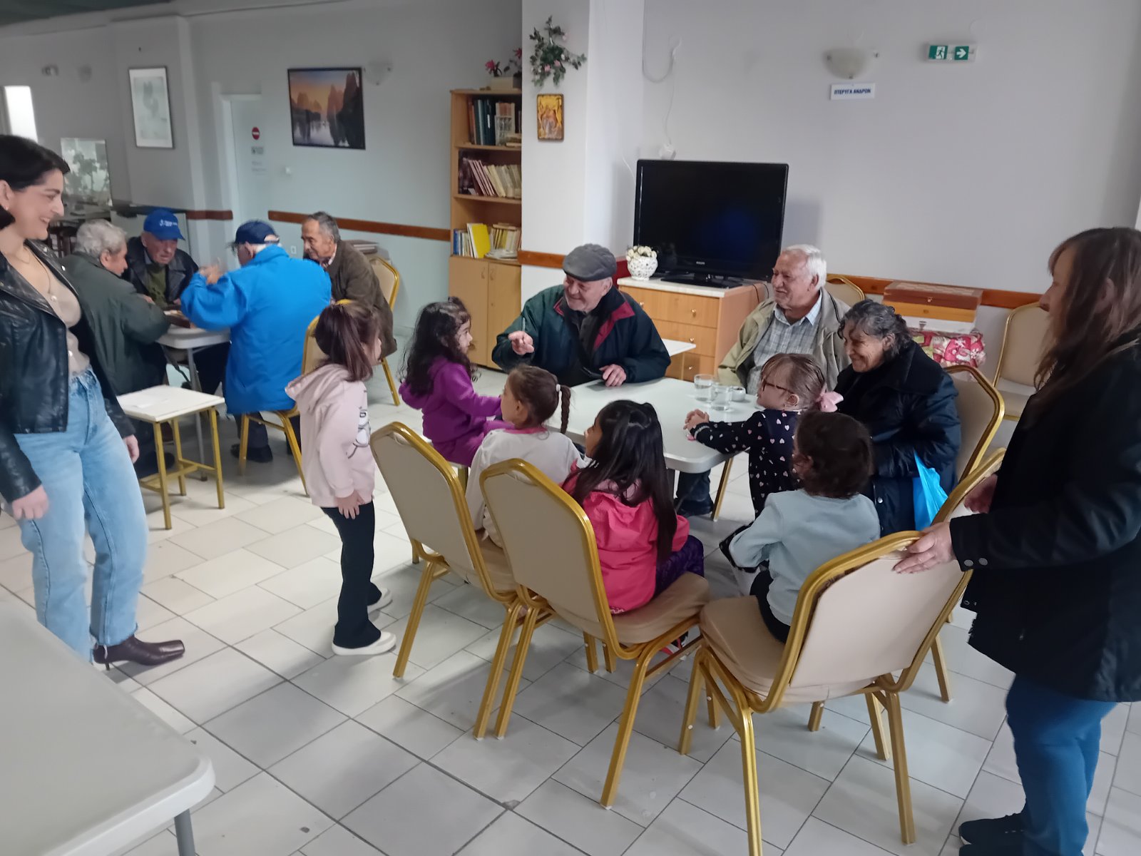 Επίσκεψη Αγάπης των μαθητών του 1ου Νηπιαγωγείου στο ΚΑΠΗ Σπάρτης – Ενημέρωση των μελών του Κέντρου για τα οφέλη της νηστείας και της εξομολόγησης