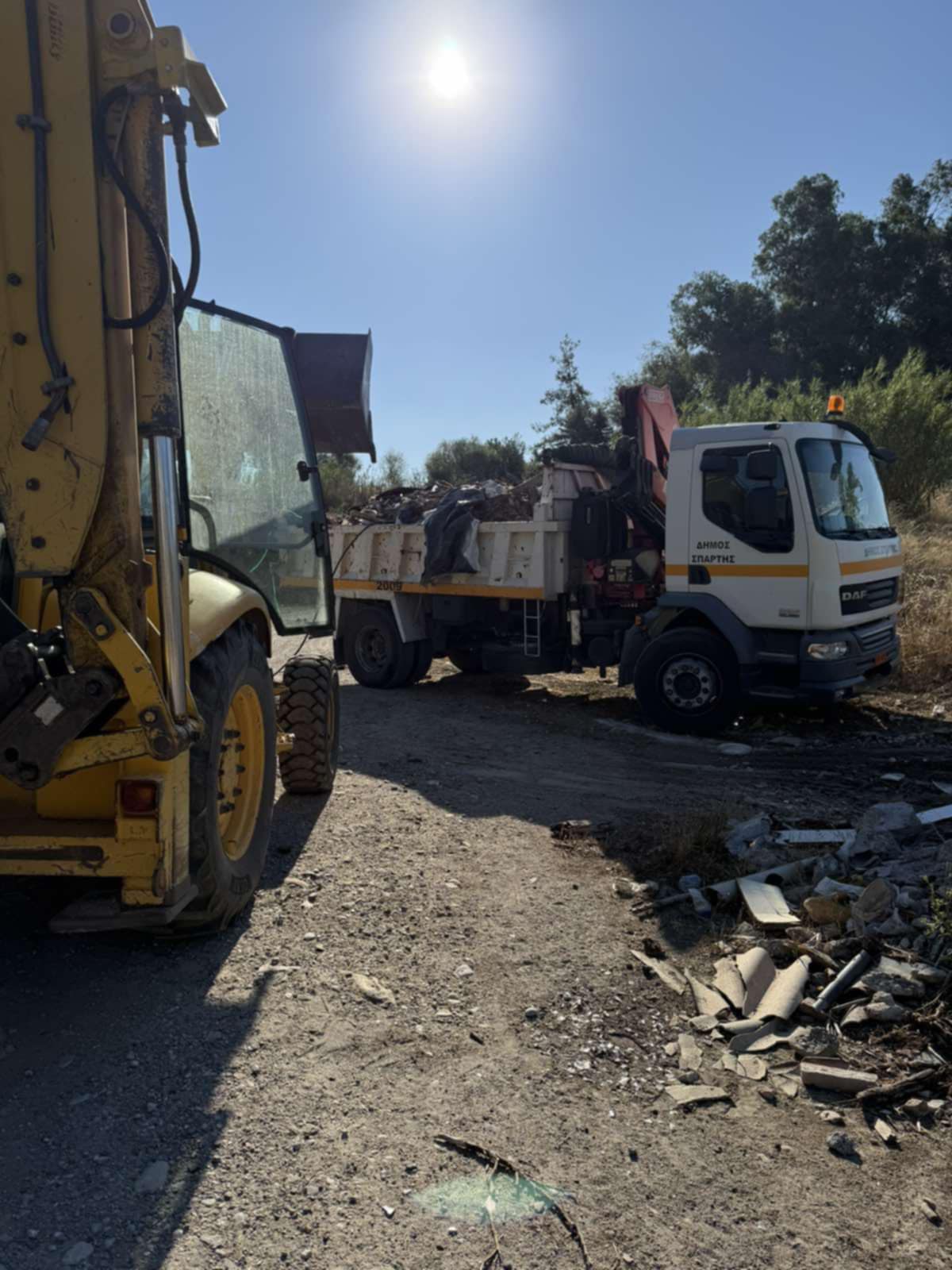 Νέα επιχείρηση καθαριότητας στη Σκούρα – Ολοκληρώθηκε η αποκομιδή ογκωδών αντικειμένων από τον ποταμό Ευρώτα