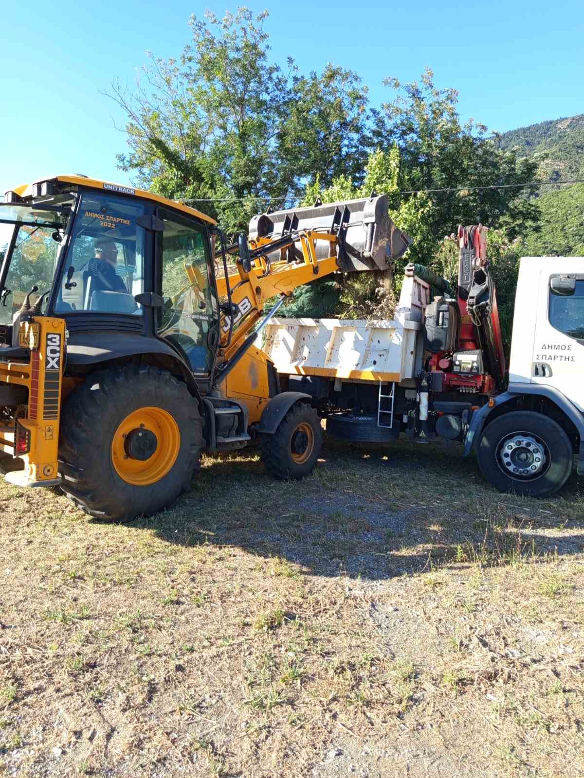 Ολοκλήρωση εργασιών καθαριότητας στην πλατεία Καστρίου στο Καστόρι 