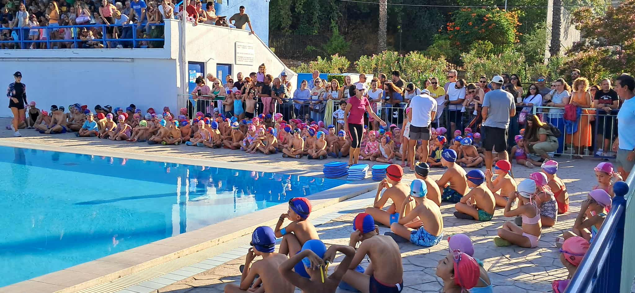 Κολυμβητικές επιδείξεις, έπαινοι και θερμό χειροκρότημα – Αυλαία της εκπαιδευτικής σεζόν στο Ματάλειο Δημοτικό Κολυμβητήριο Σπάρτης