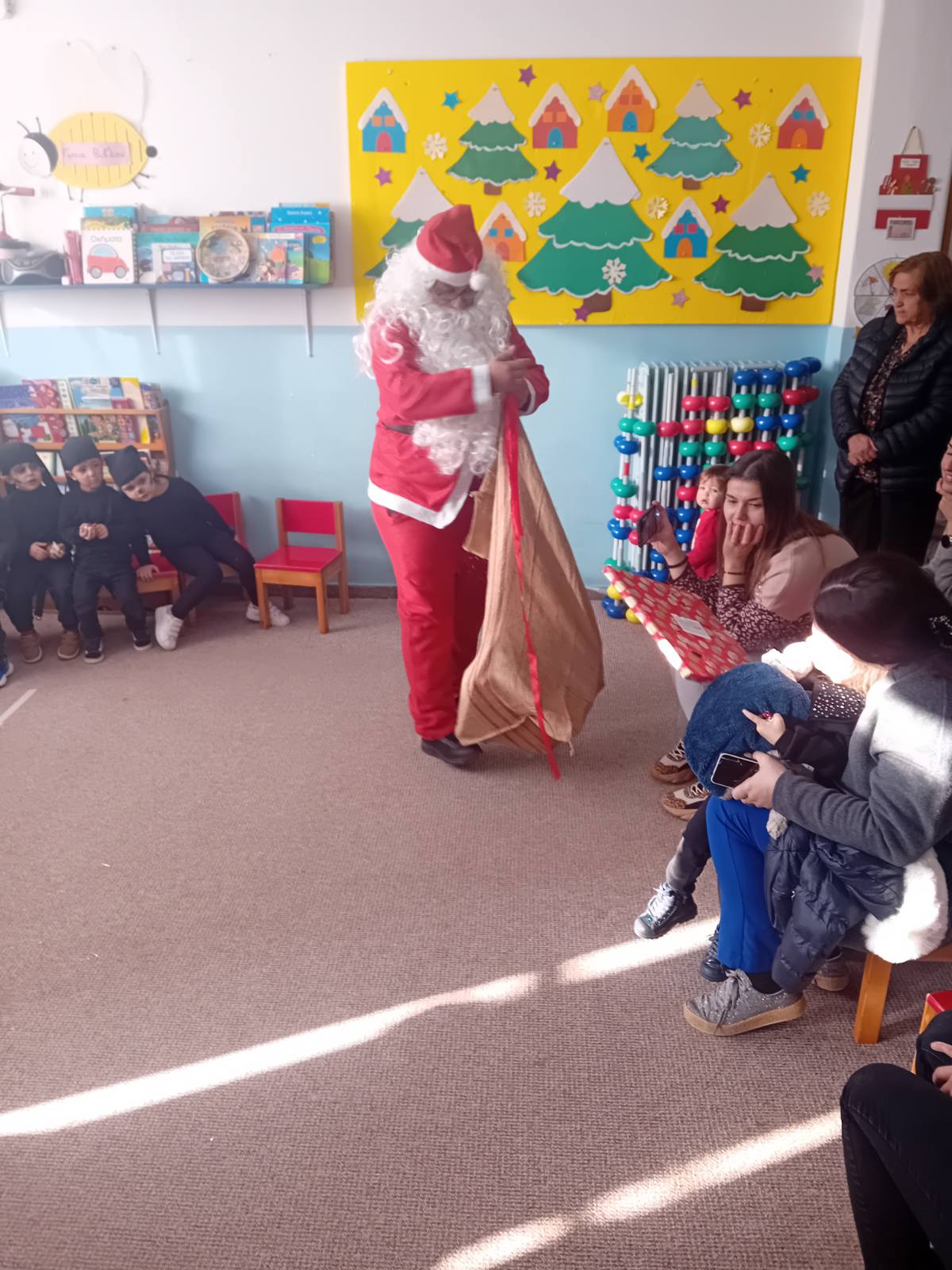 Με πολλές εκπλήξεις η Χριστουγεννιάτικη γιορτή στον Παιδικό Σταθμό Ξηροκαμπίου