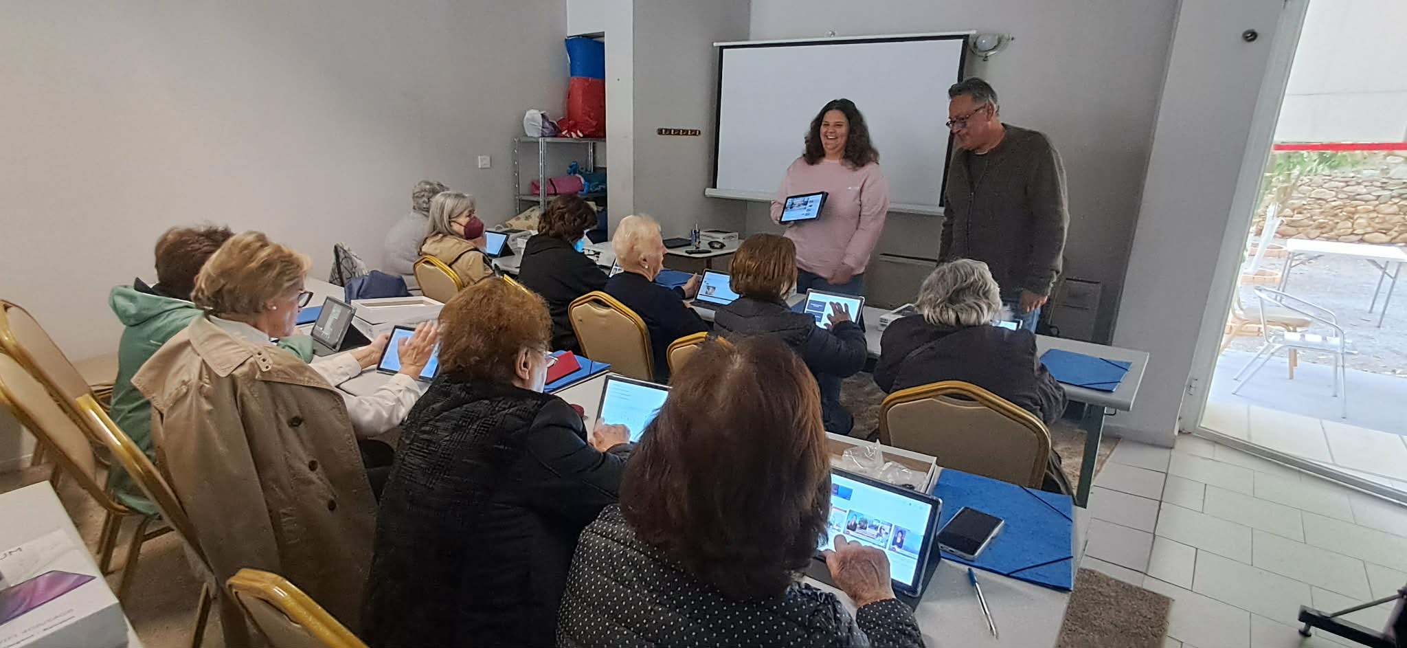 Ενδυνάμωση Ηλικιωμένων με… ένα κλικ – Ξεκίνησαν τα μαθήματα ψηφιακής επικοινωνίας στο ΚΑΠΗ Σπάρτης