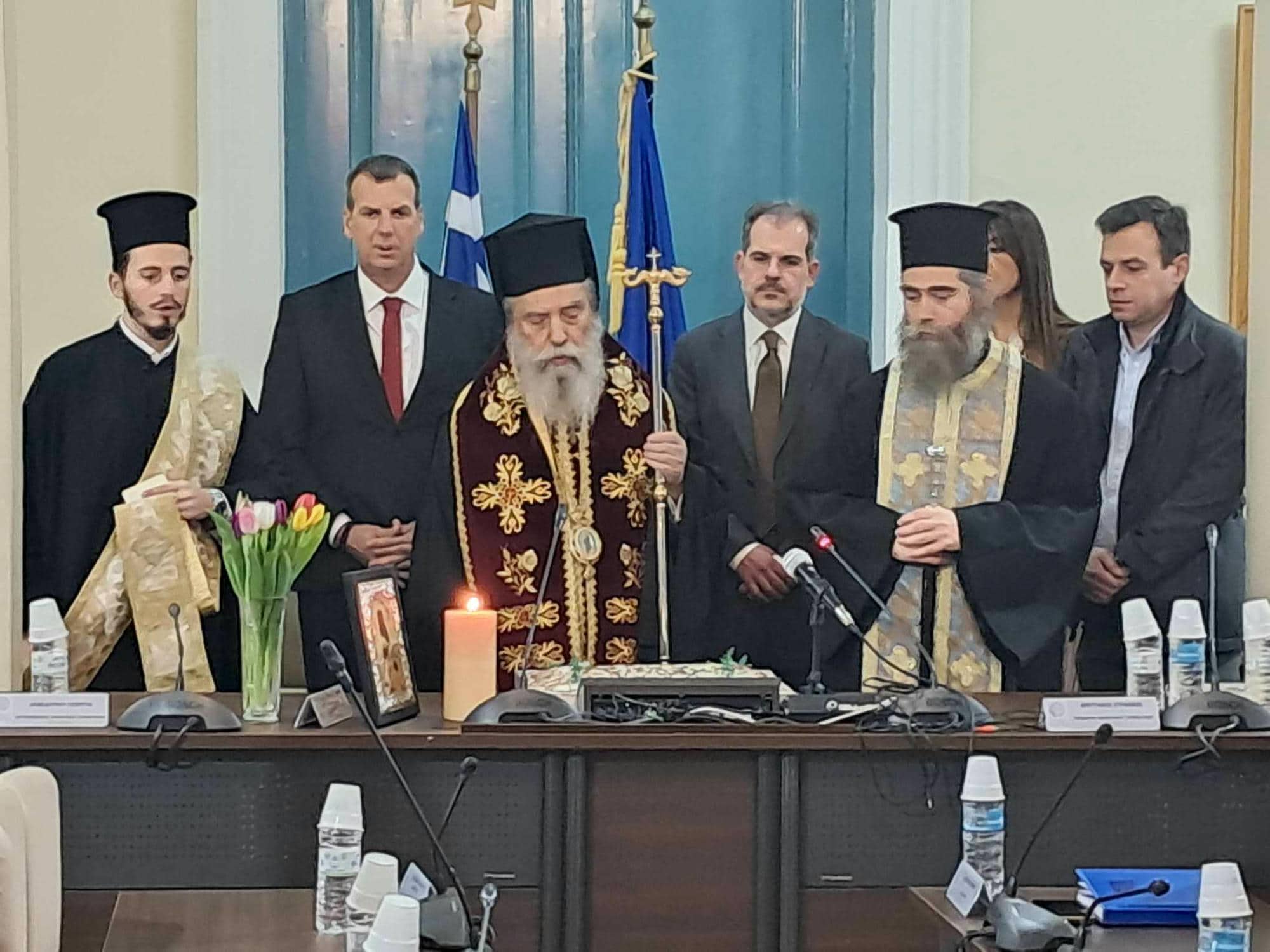 Κοπή πρωτοχρονιάτικης πίτας κατά την πρώτη συνεδρίαση για το νέο έτος του Δημοτικού Συμβουλίου Σπάρτης