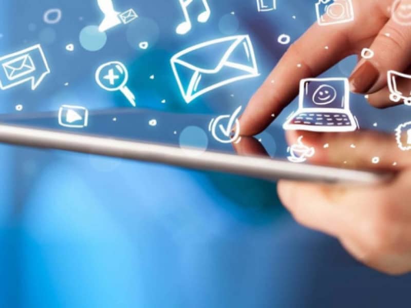 Απάντηση στον κ. Γ. Κουρεμπή σχετικά με παροχή υπολογιστών στους μαθητές