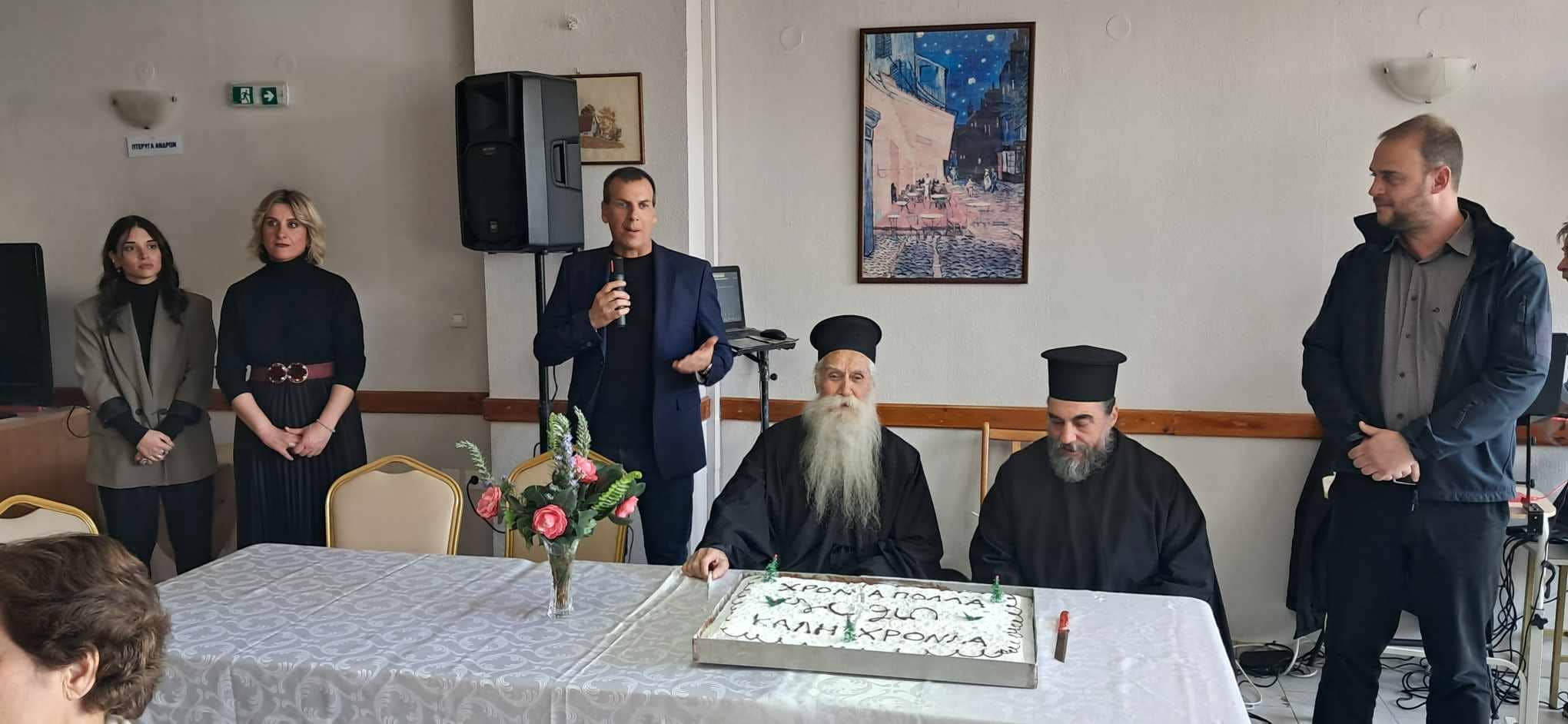 Κοπή της πρωτοχρονιάτικης πίτας στο ΚΑΠΗ Σπάρτης