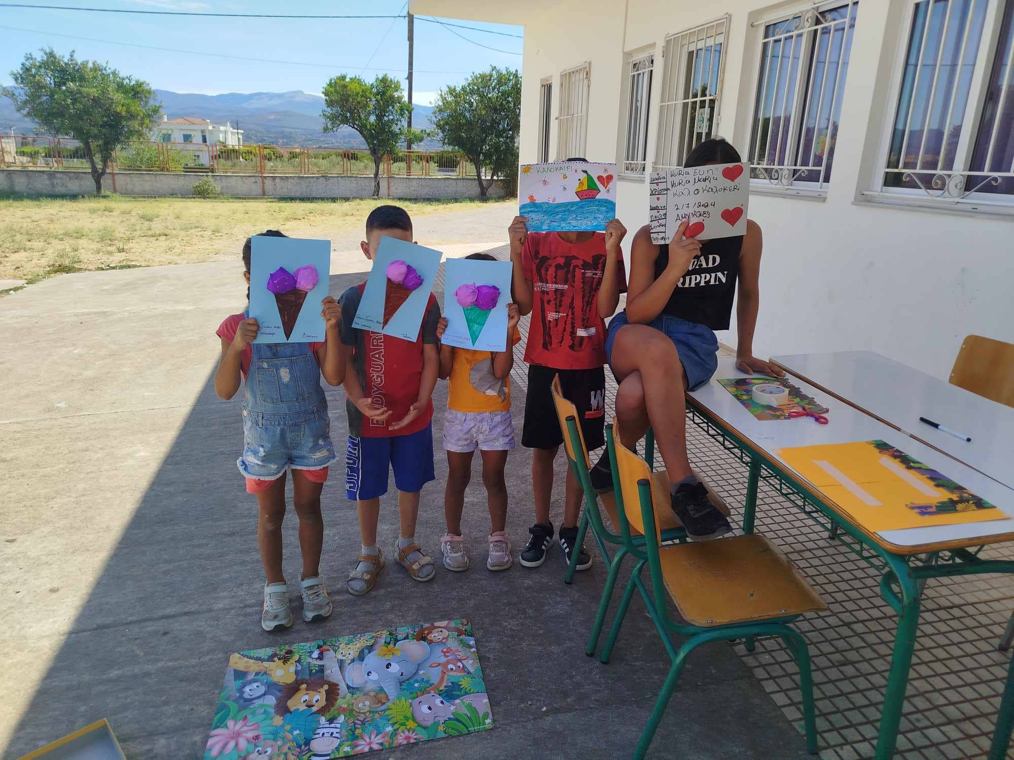 Η δημιουργική απασχόληση στο επίκεντρο του θερινού σχολείου για παιδιά Ρομά στις Αμύκλες